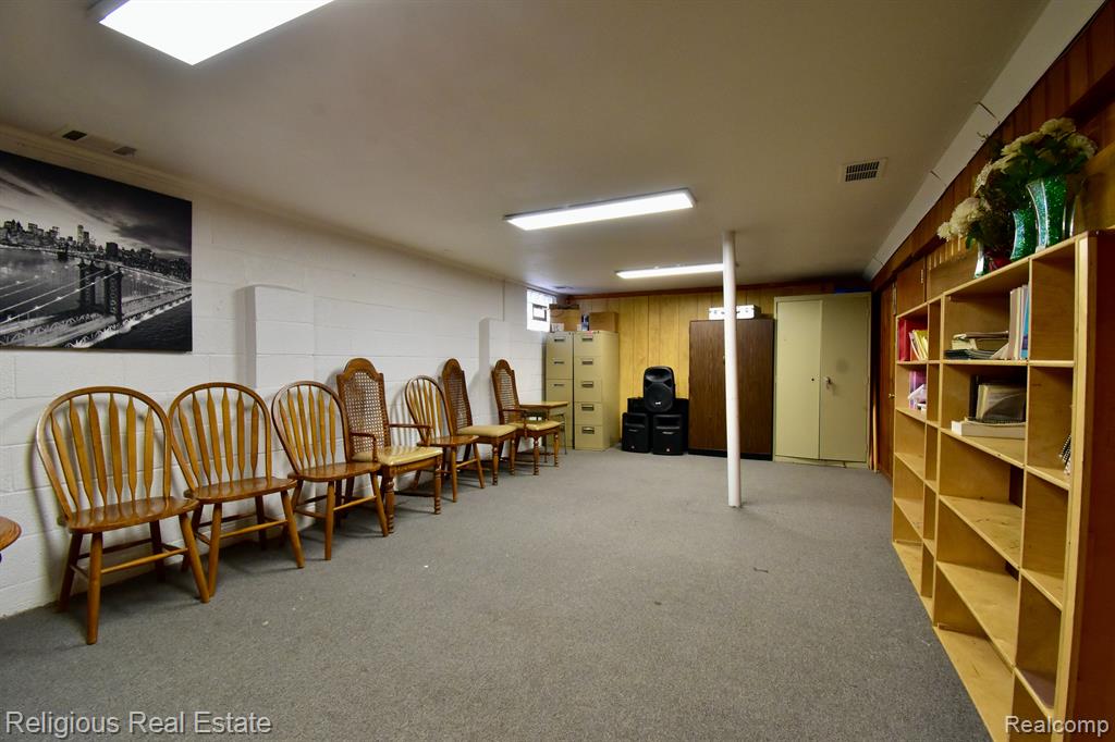 730 E AUBURN Road, Rochester Hills, MI 48307 — Photo 6