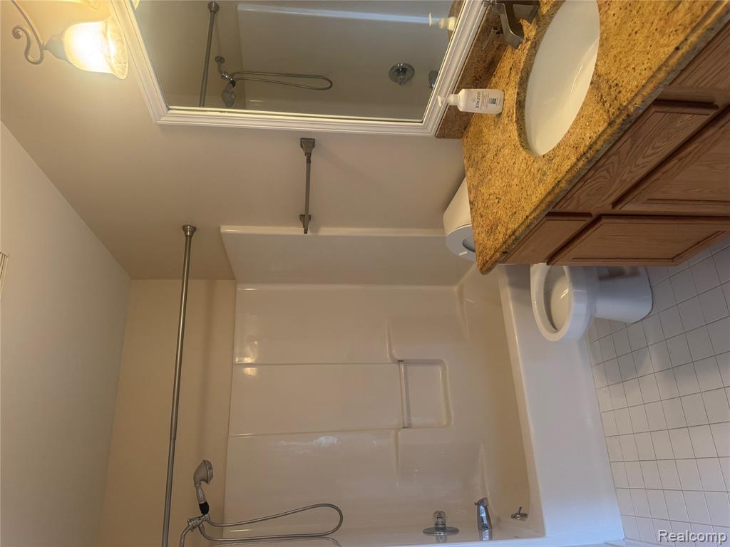 5245 Riverwalk Trail, Commerce Twp, MI 48382 — Photo 37