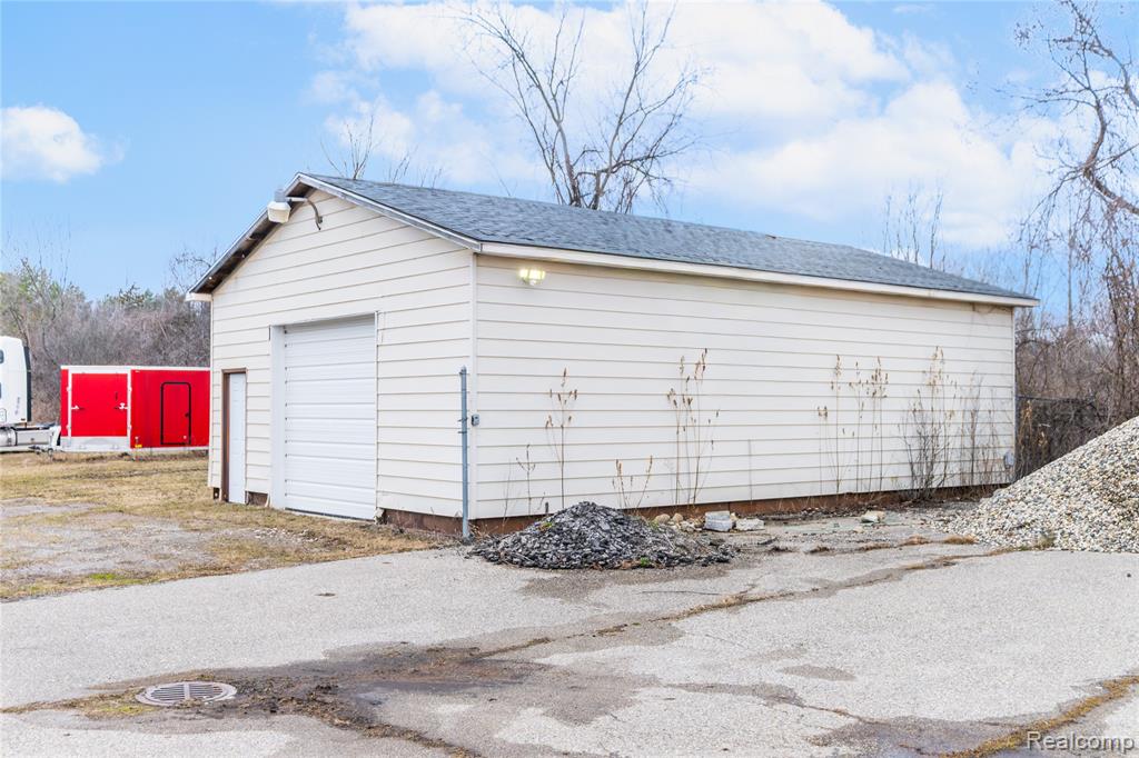 5378 Fenton Road, Flint, MI 48507 — Photo 12