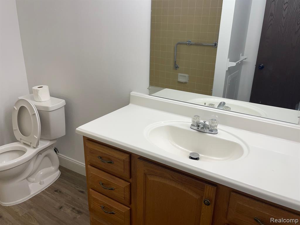 7599 MANOR CIR, Westland, MI — Photo 16