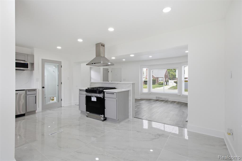 13810 Fairmount Drive, Detroit, MI 48205 — Photo 9