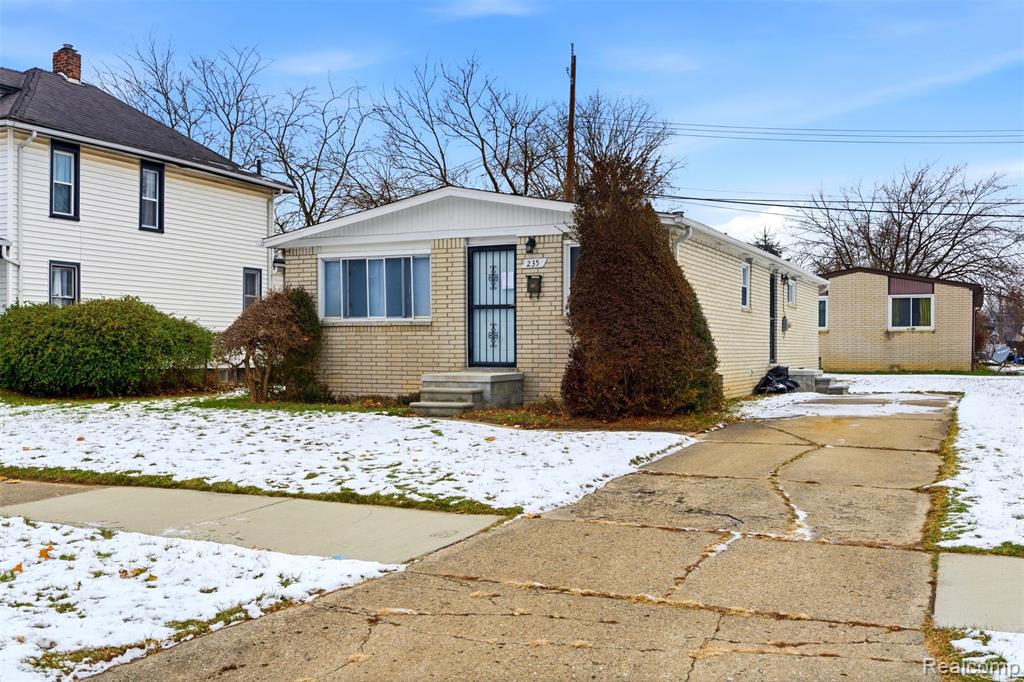 235 N Broadway Street, Mount Clemens, MI 48043 — Photo 2