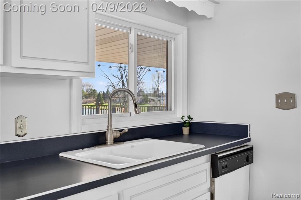 3955 Cambrook Lane, Waterford, MI 48329 — Photo 18