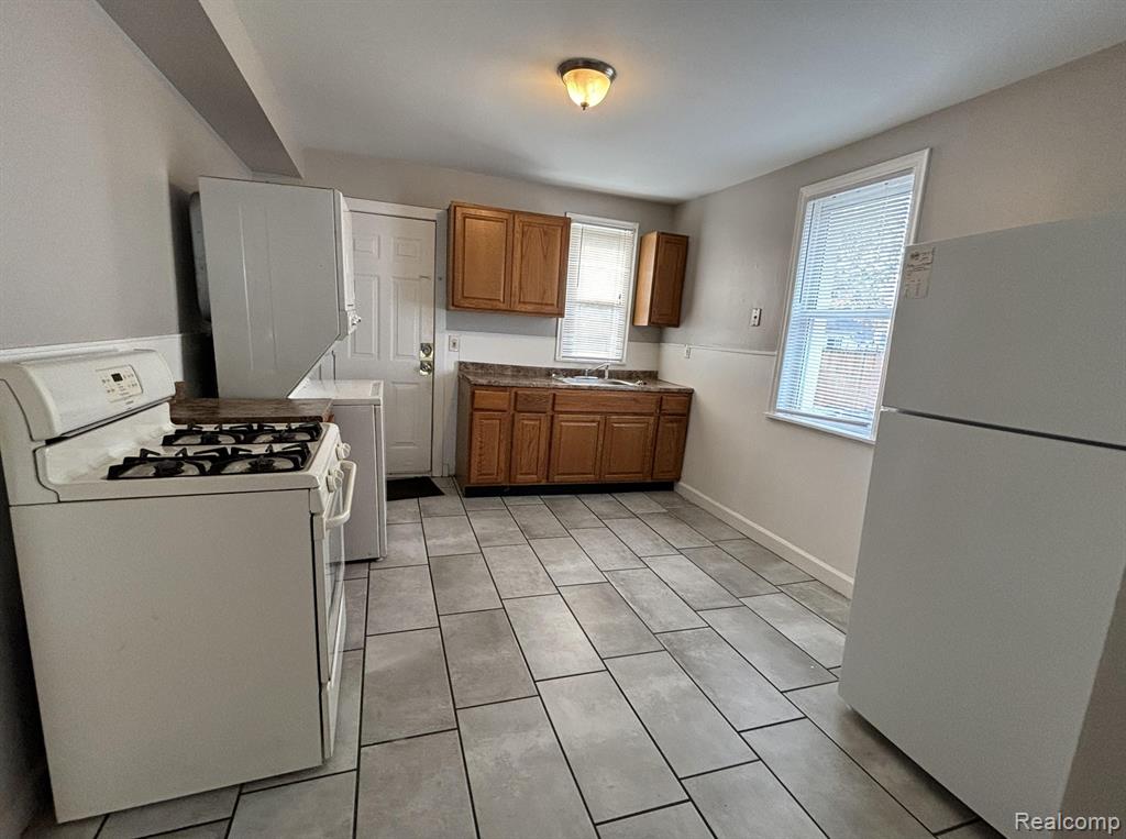 431 W MADGE Avenue, Hazel Park, MI 48030 — Photo 4