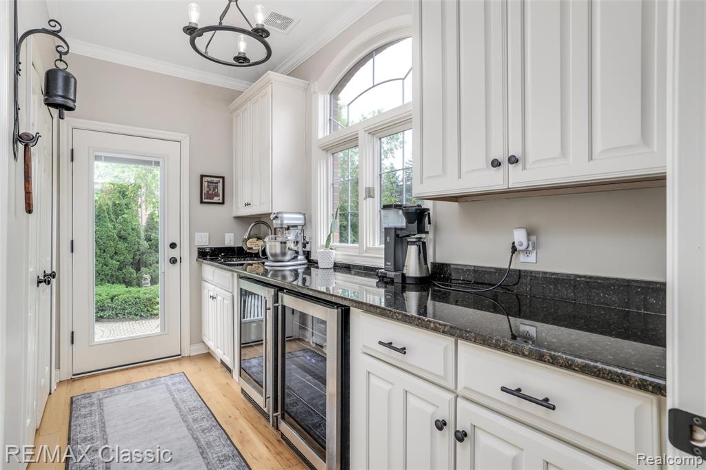 18438 Clairmont Circle E, Northville, MI 48168 — Photo 28