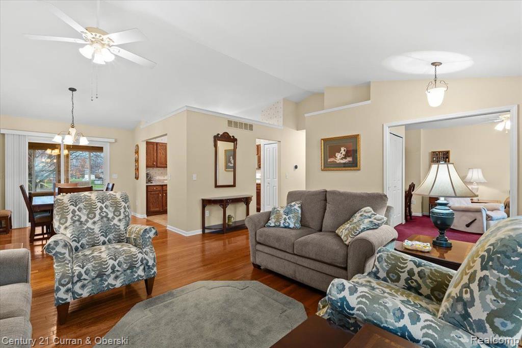 940 S HOWARD Street, Fenton, MI 48430 — Photo 9