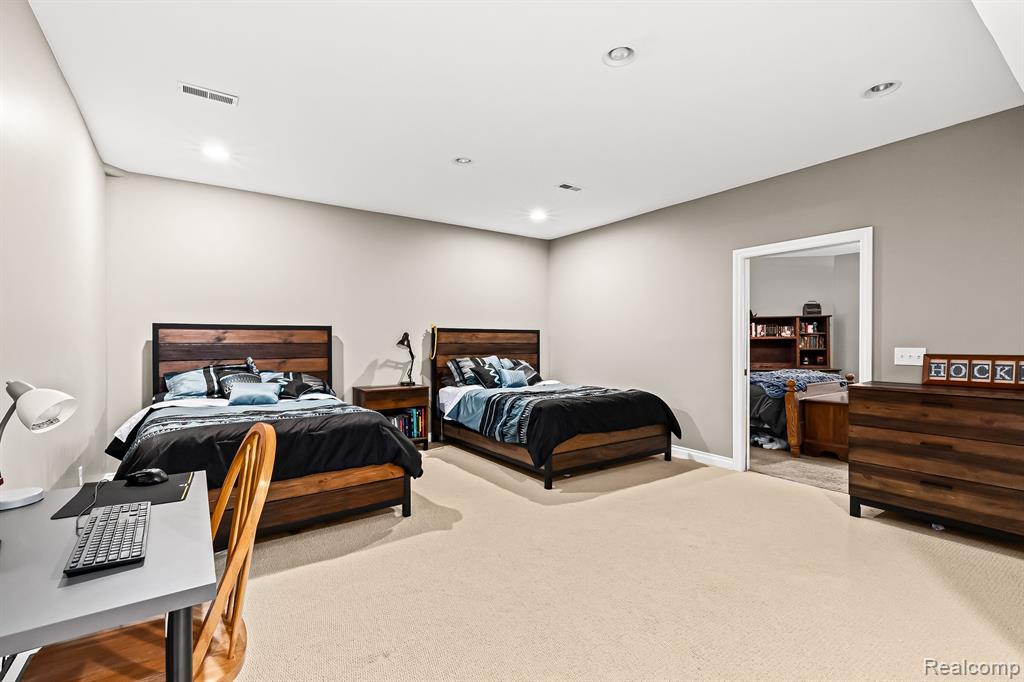 10815 SPARKLING WATERS Court, South Lyon, MI 48178 — Photo 41