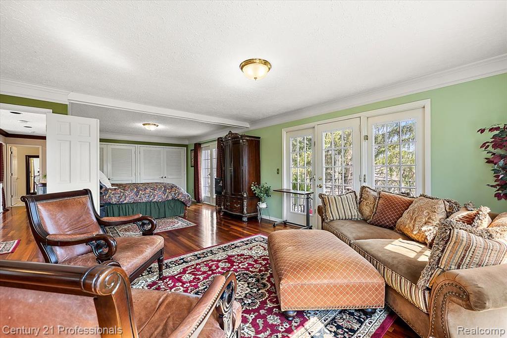 Primary Suite w Large Sitting/Living Space & Balcony