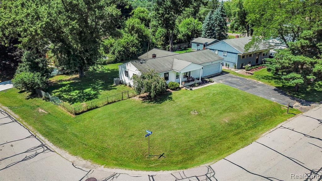 2665 LOS ANGELES Drive, Wolverine Lake, MI 48390 — Photo 26