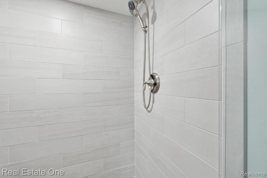 446 Delmar Court, Highland, MI — Photo 43