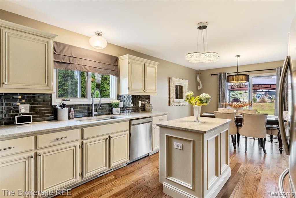 49730 WILLOWOOD Drive, Macomb, MI 48044 — Photo 16