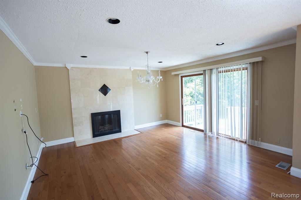 5881 NANEVA, West Bloomfield, MI — Photo 12