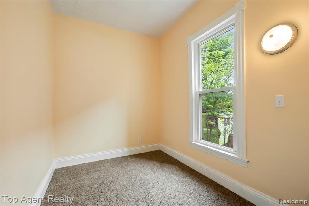 50 Henderson Street, Pontiac, MI 48341 — Photo 9