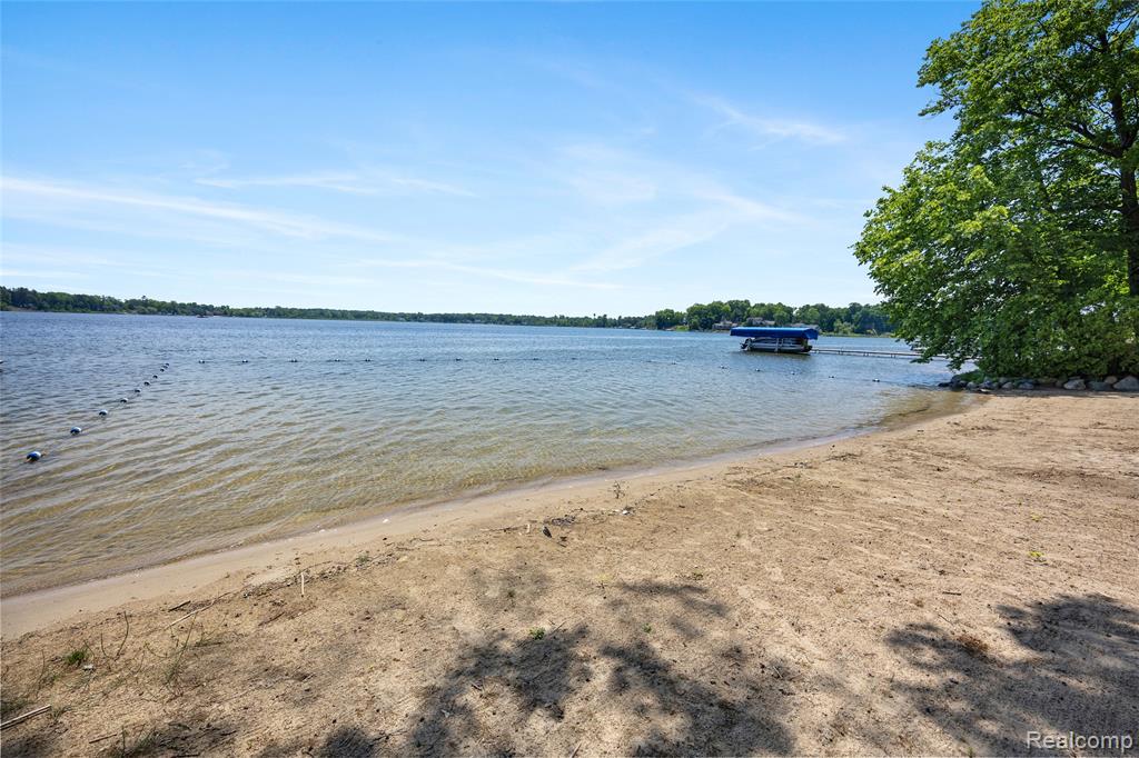 4940 Stillmeadow Drive, Howell, MI 48843 — Photo 38