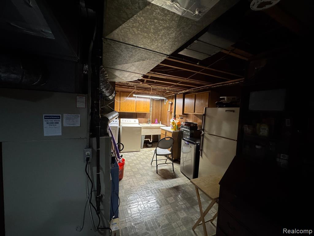6922 MAYBURN Street, Dearborn Heights, MI 48127 — Photo 10