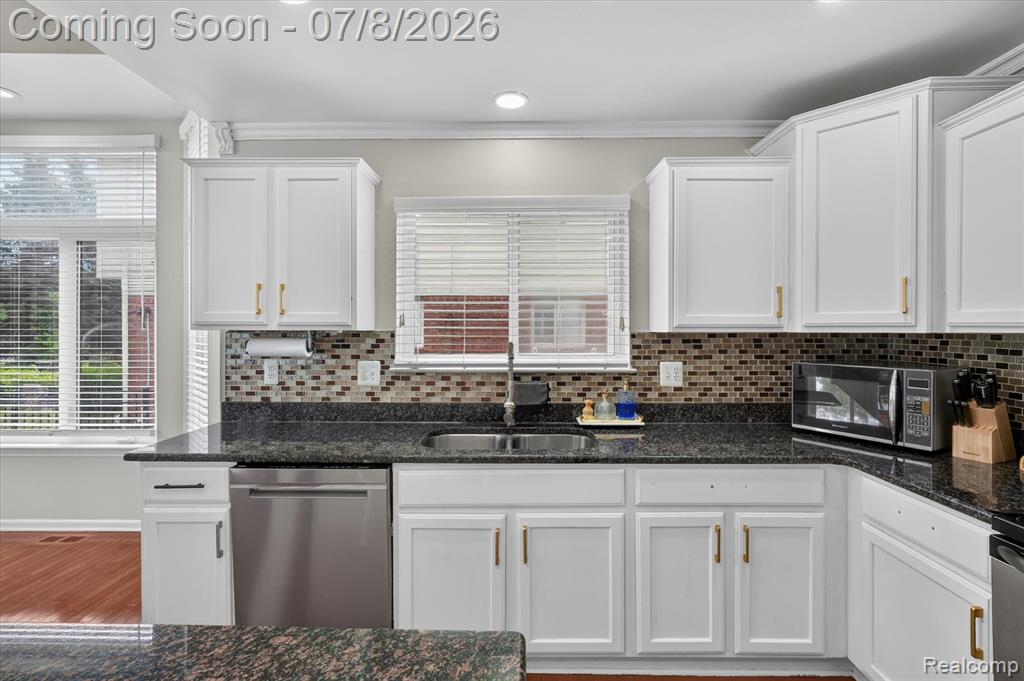 48166 Ellington Drive, Macomb, MI 48044 — Photo 21