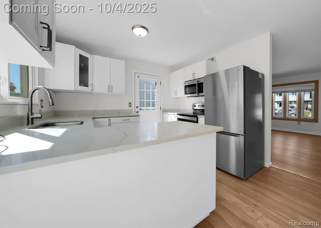 42708 Wilmington Drive, Sterling Heights, MI 48313 — Photo 14