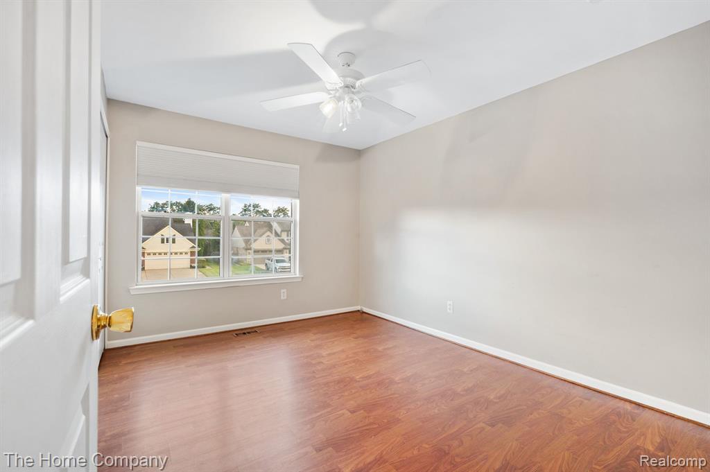 6868 Essex Court, Waterford, MI 48327 — Photo 17