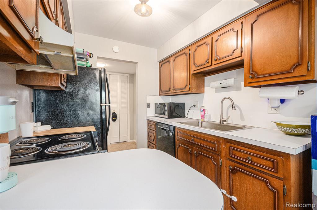 510 Riviera Drive, 157, Saint Clair Shores, MI 48080 — Photo 10