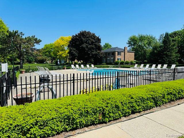 500 FOX HILLS Drive N, A-8, Bloomfield Hills, MI 48304 — Photo 23