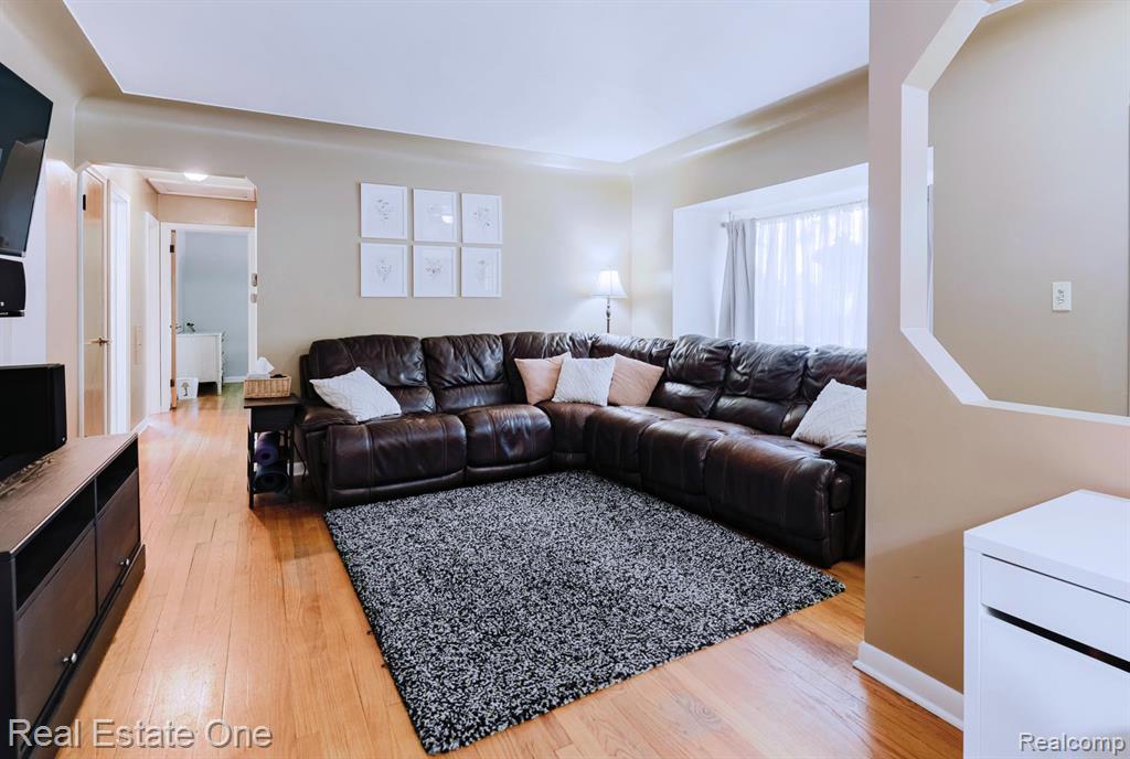 52471 Ihla Street, Shelby Twp, MI 48316 — Photo 5