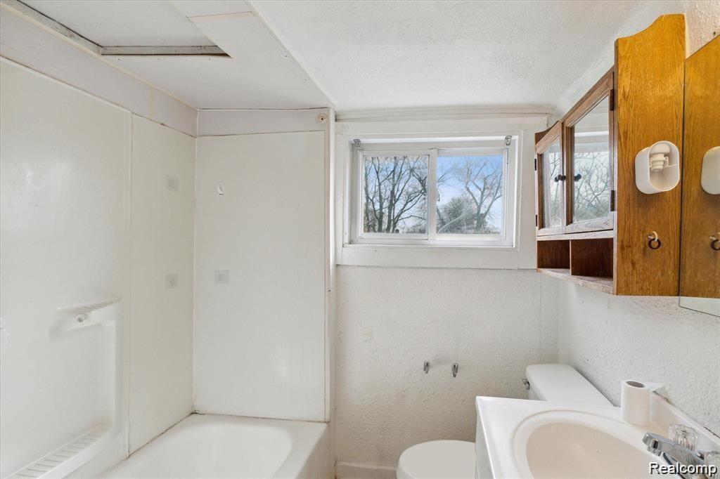7068 Ford Avenue, Warren, MI 48091 — Photo 13