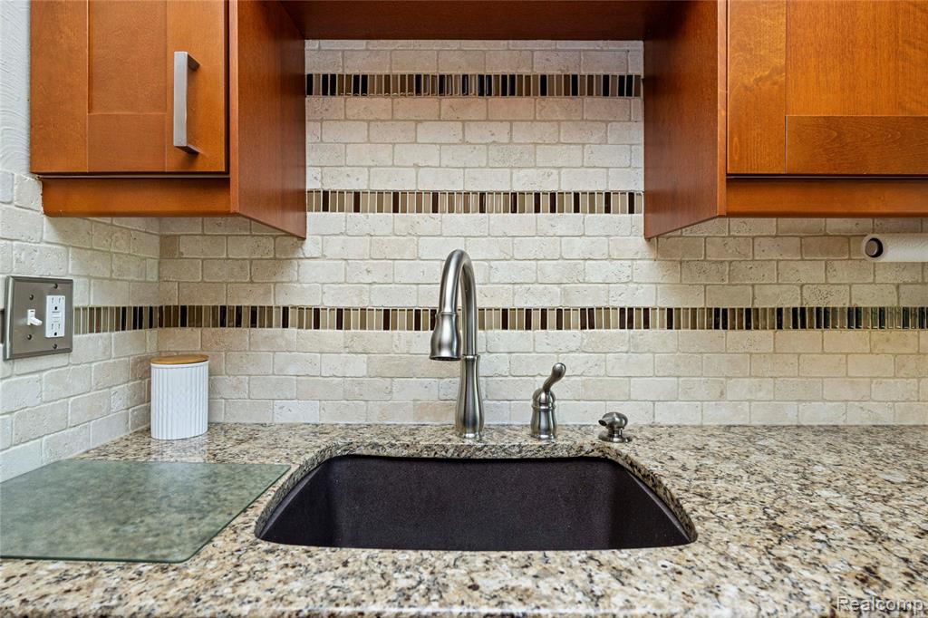 42683 Savoy Court, Northville, MI 48167 — Photo 11