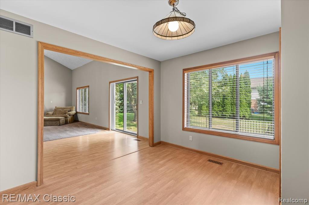 4432 Ravinewood Drive, Commerce Twp, MI 48382 — Photo 16