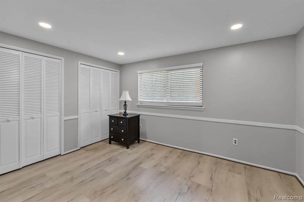 9498 Bassett Street, Livonia, MI 48150 — Photo 28