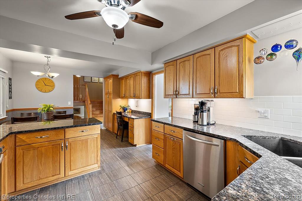 5970 Slate Drive, Troy, MI 48085 — Photo 12