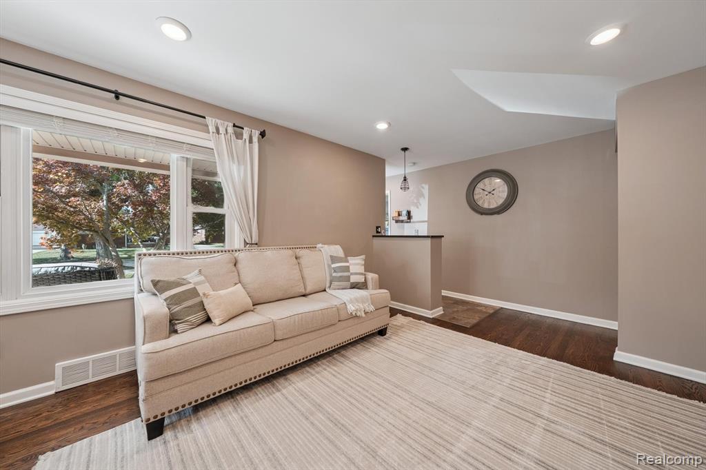 6345 Kolb Avenue, Allen Park, MI 48101 — Photo 12