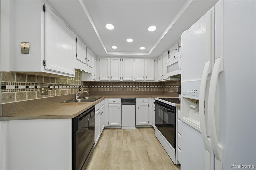19710 W 13 Mile Road, 108, Beverly Hills, MI 48025 — Photo 5