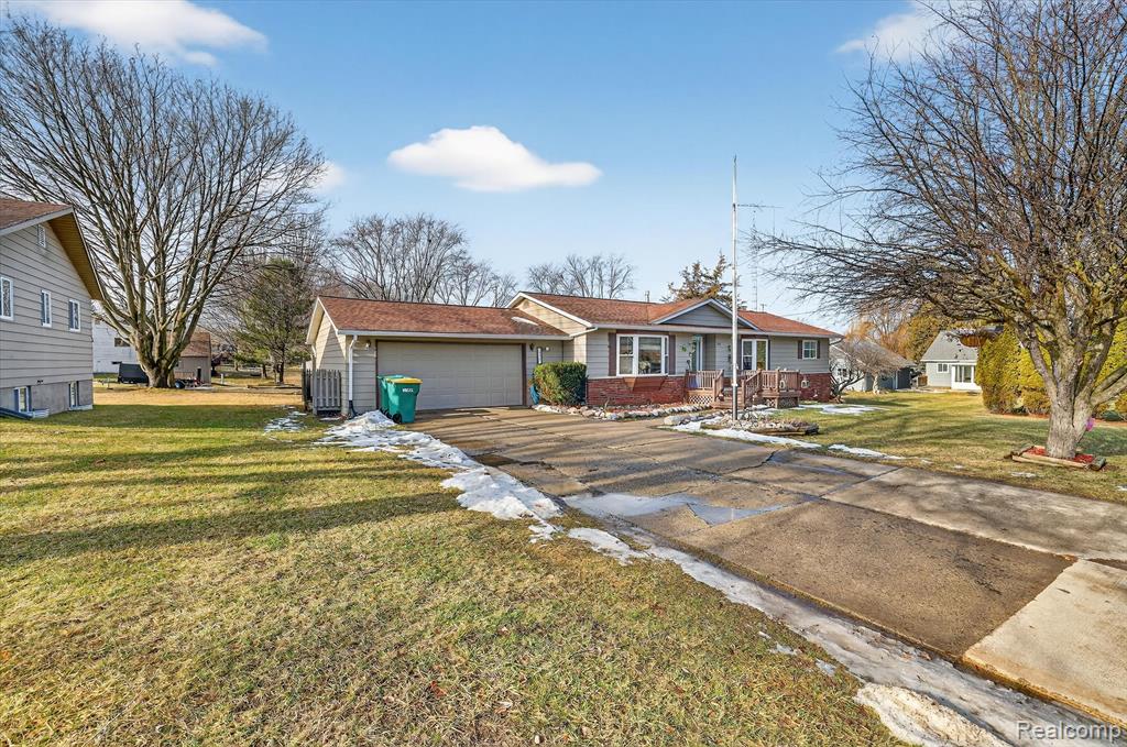 516 Sunnyslope Drive, Flushing, MI 48433 — Photo 2