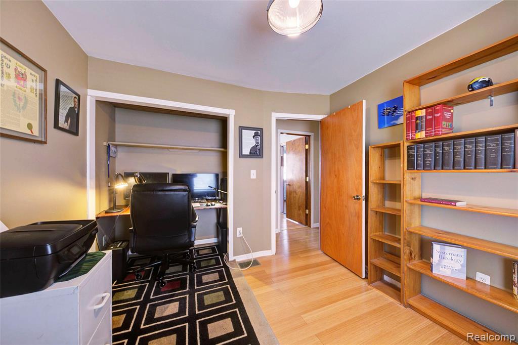 1817 S Pasadena Avenue, Ypsilanti, MI 48198 — Photo 22