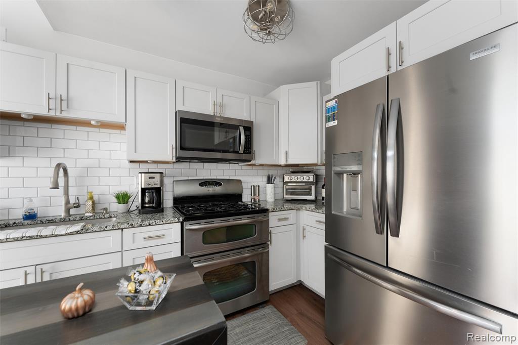35074 Windsor Drive, New Baltimore, MI 48047 — Photo 7