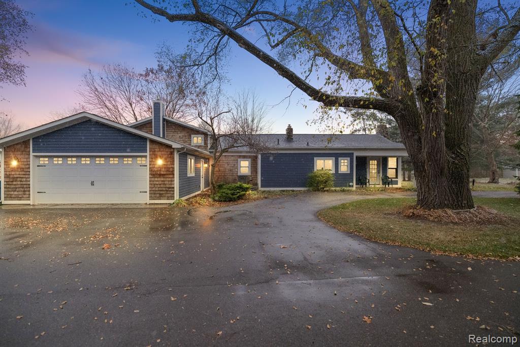 6992 Biscayne Avenue, White Lake, MI 48383 — front exterior