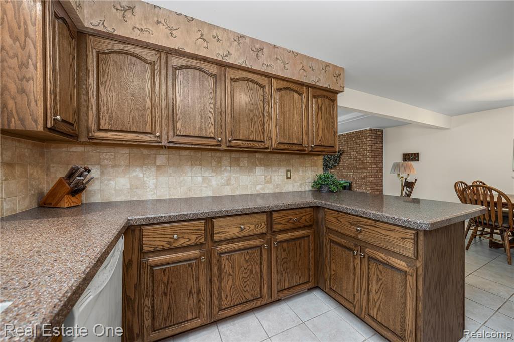 5487 Boros Drive, Troy, MI 48085 — Photo 14
