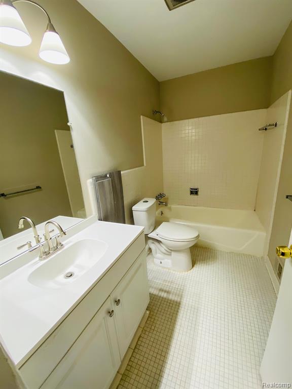 490 FOX HILLS Drive N, 8, Bloomfield Hills, MI 48304 — Photo 12
