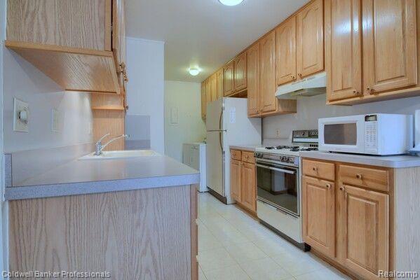 23640 N ROCKLEDGE, Novi, MI — Photo 8