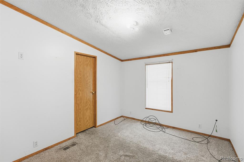 990 Voorheis Road, Waterford, MI 48328 — Photo 13