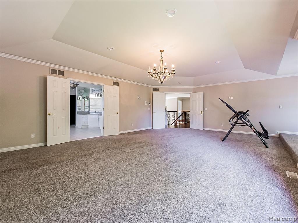 5570 HAMPSHIRE Drive, West Bloomfield, MI — Photo 41
