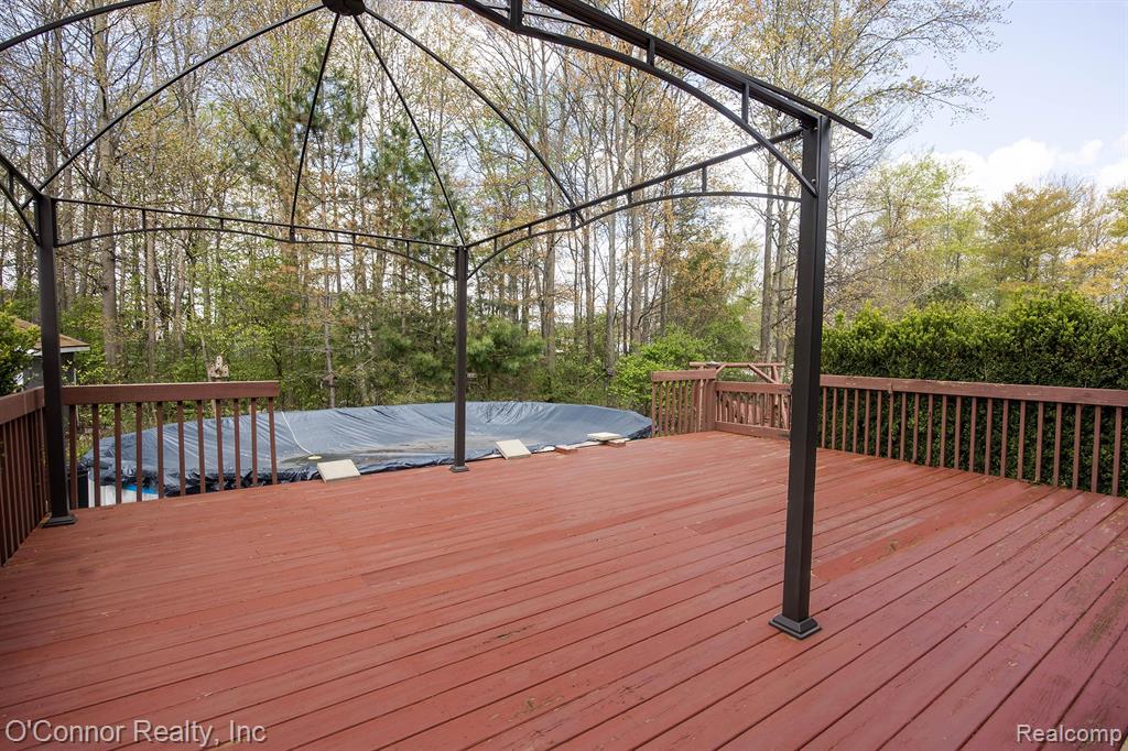 910 Hunter Court, Marysville, MI 48040 — Photo 30