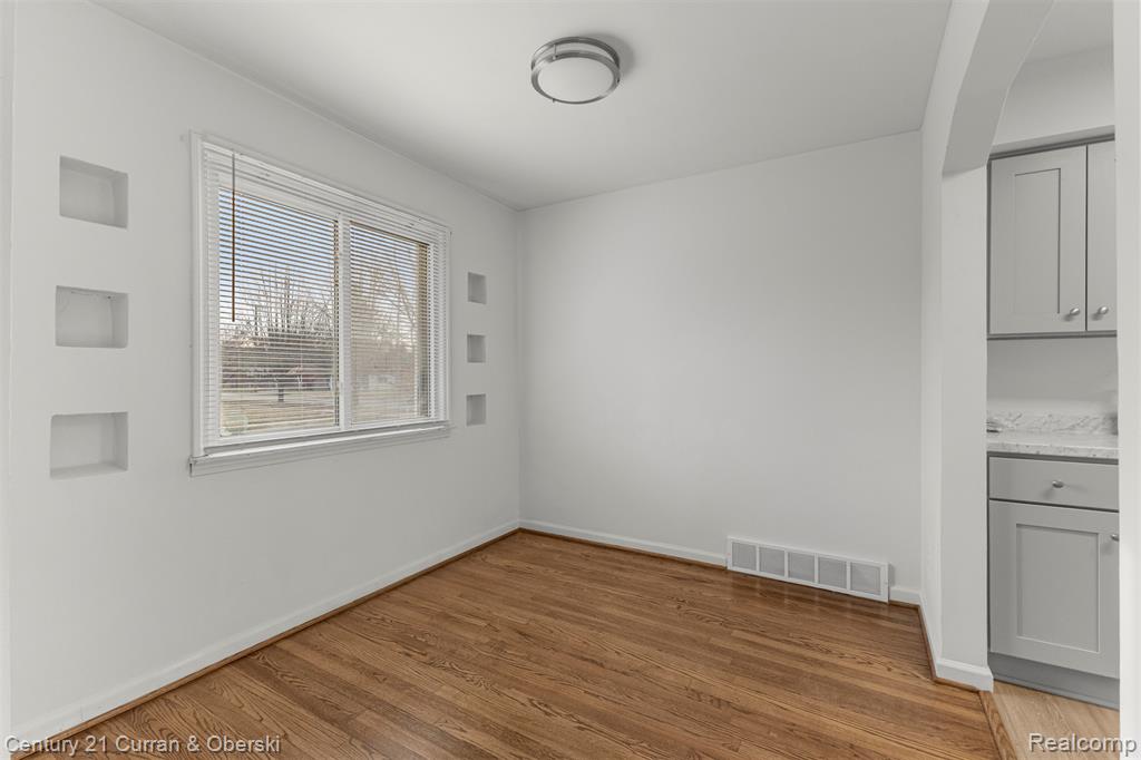 7609 Stout, Detroit, MI 48228 — Photo 9