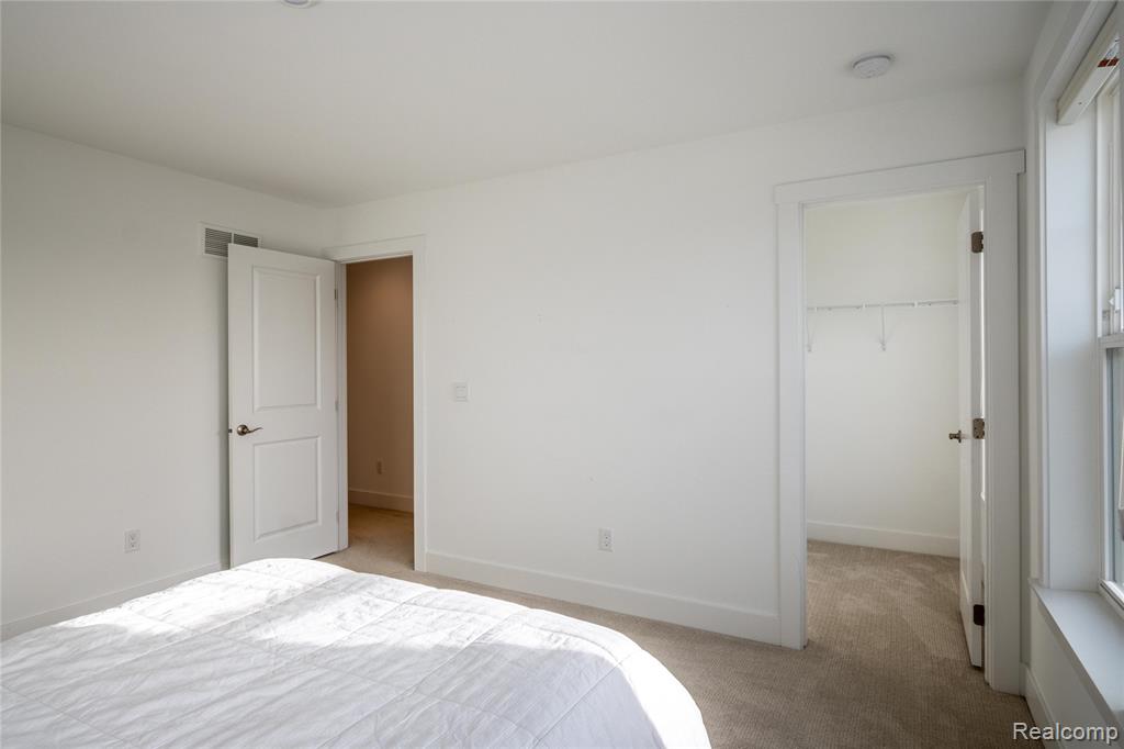 5556 Hobart Court, West Bloomfield, MI — Photo 20