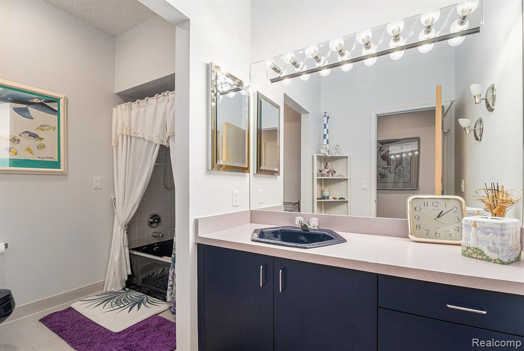 4825 Mirror Lake Drive, West Bloomfield, MI 48323 — Photo 16