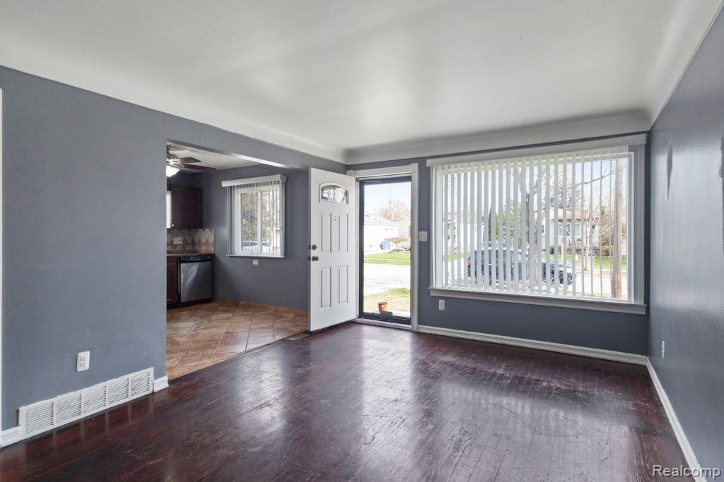 4976 CORNELL Street, Dearborn Heights, MI 48125 — Photo 6