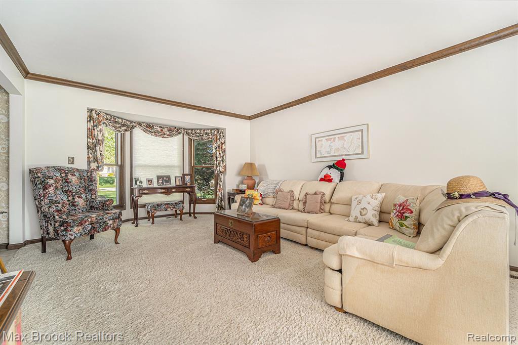 5242 CARDINAL Drive, Troy, MI 48098 — Photo 8