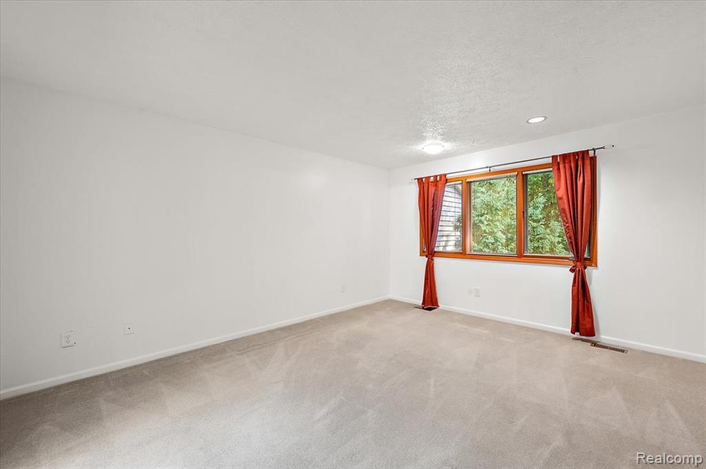 6583 RIDGEVIEW Drive, Clarkston, MI — Photo 35