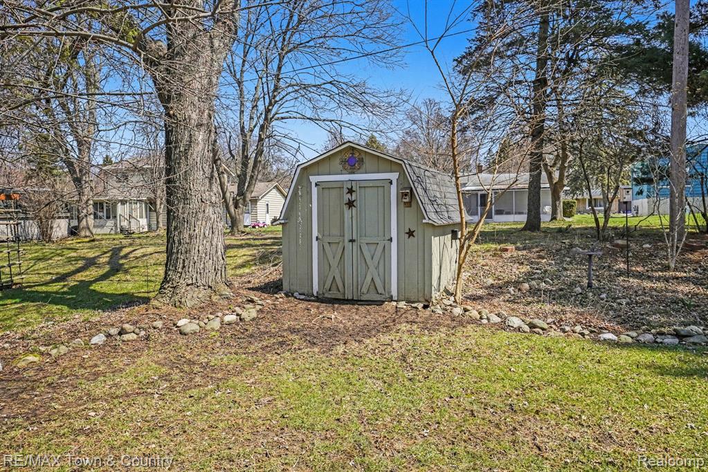 527 Spring Lane, Flushing, MI 48433 — Photo 27