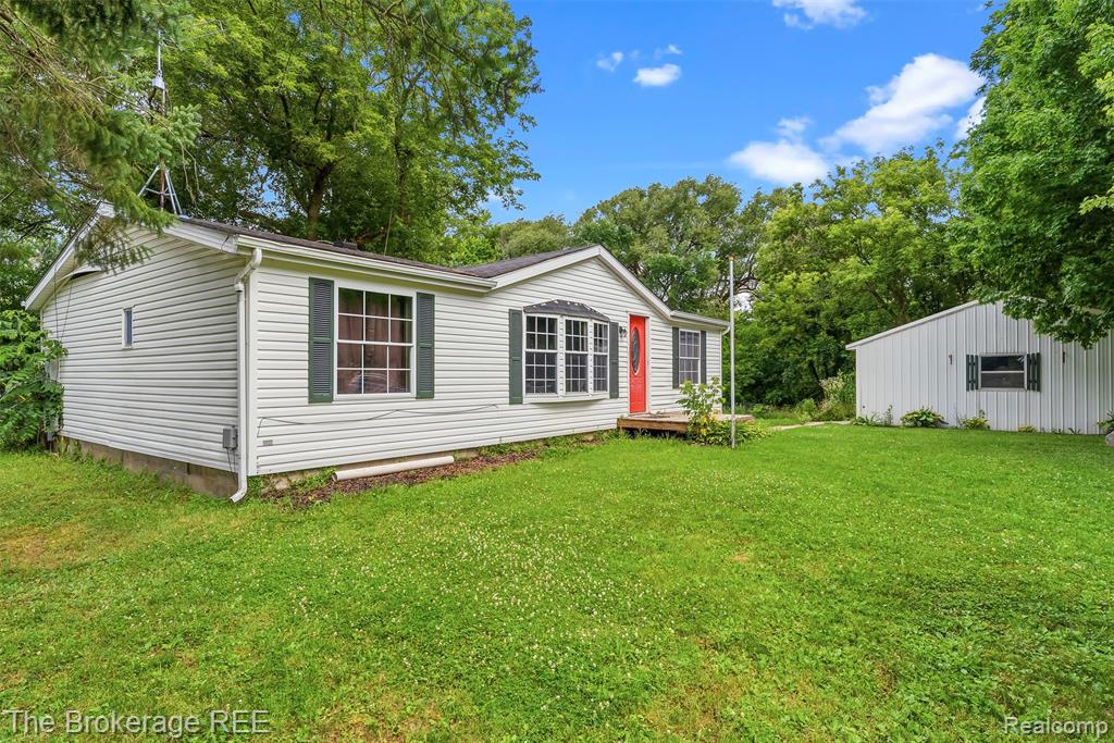 6829 West Street, North Branch, MI 48461 — Photo 2